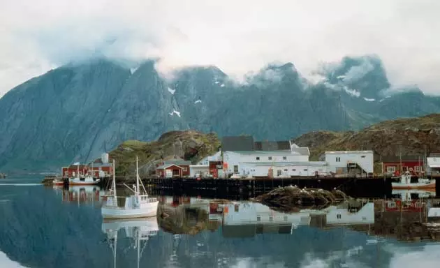 قرى Lofoten التي تعيش من الصيد