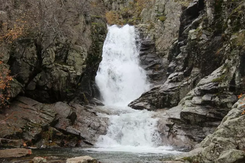 An turas a shárú an fána Eanáir théann muid go dtí an Cascadas del Purgatorio