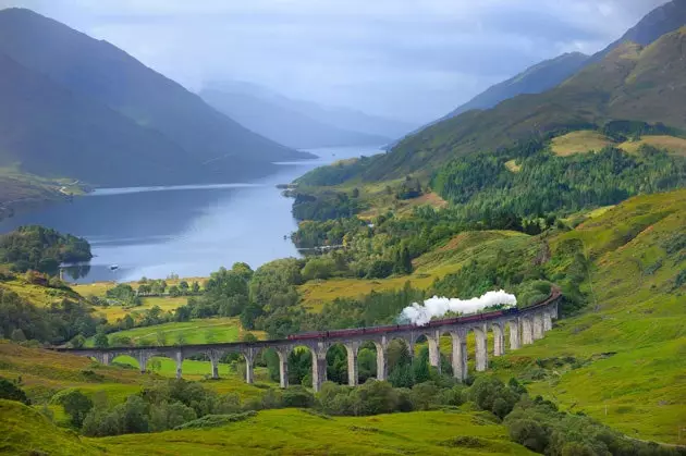 ケアンゴーム登山鉄道でハリー ポッターをエミュレートする