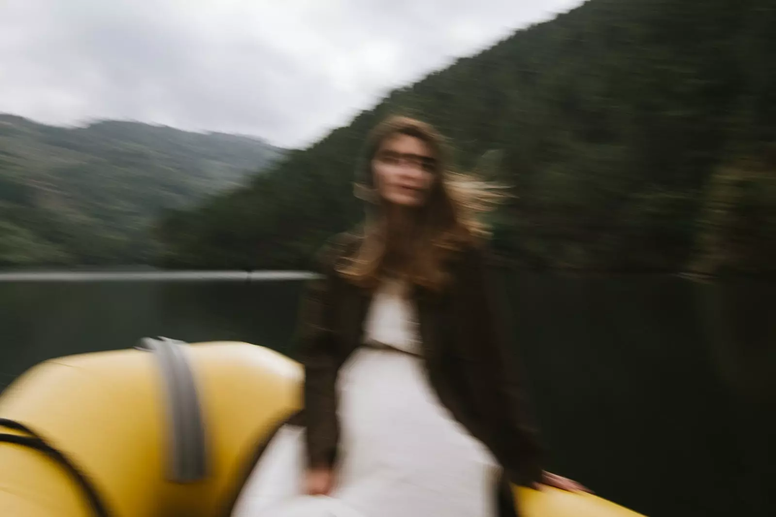 Clara Díez dans le petit bateau de Luisa de Quinta Sacra