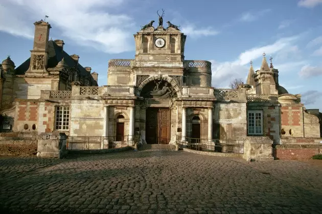 Diane de Poitiers irtirat fi Château de Anet tagħha