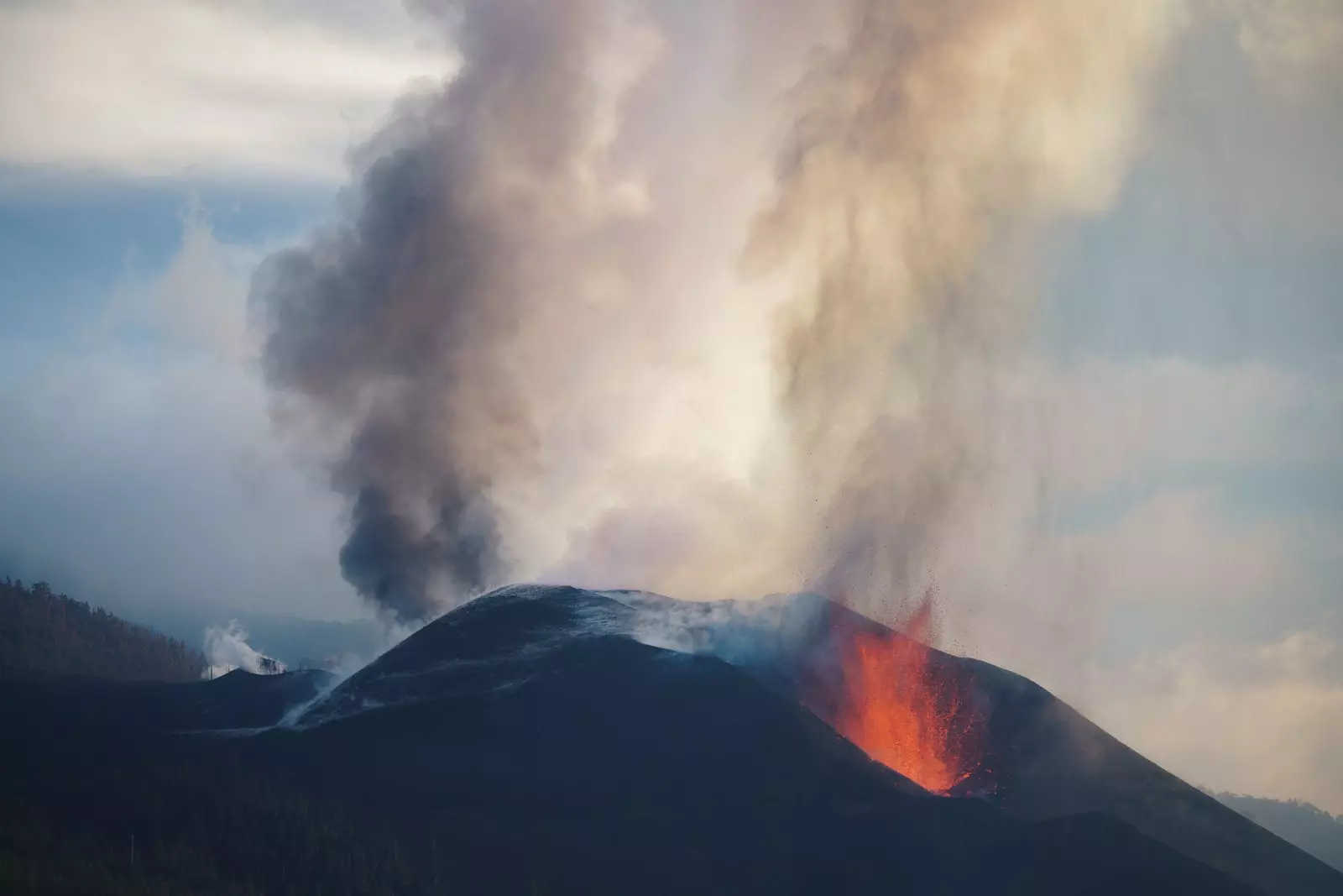 クンブレ ビエハ火山。