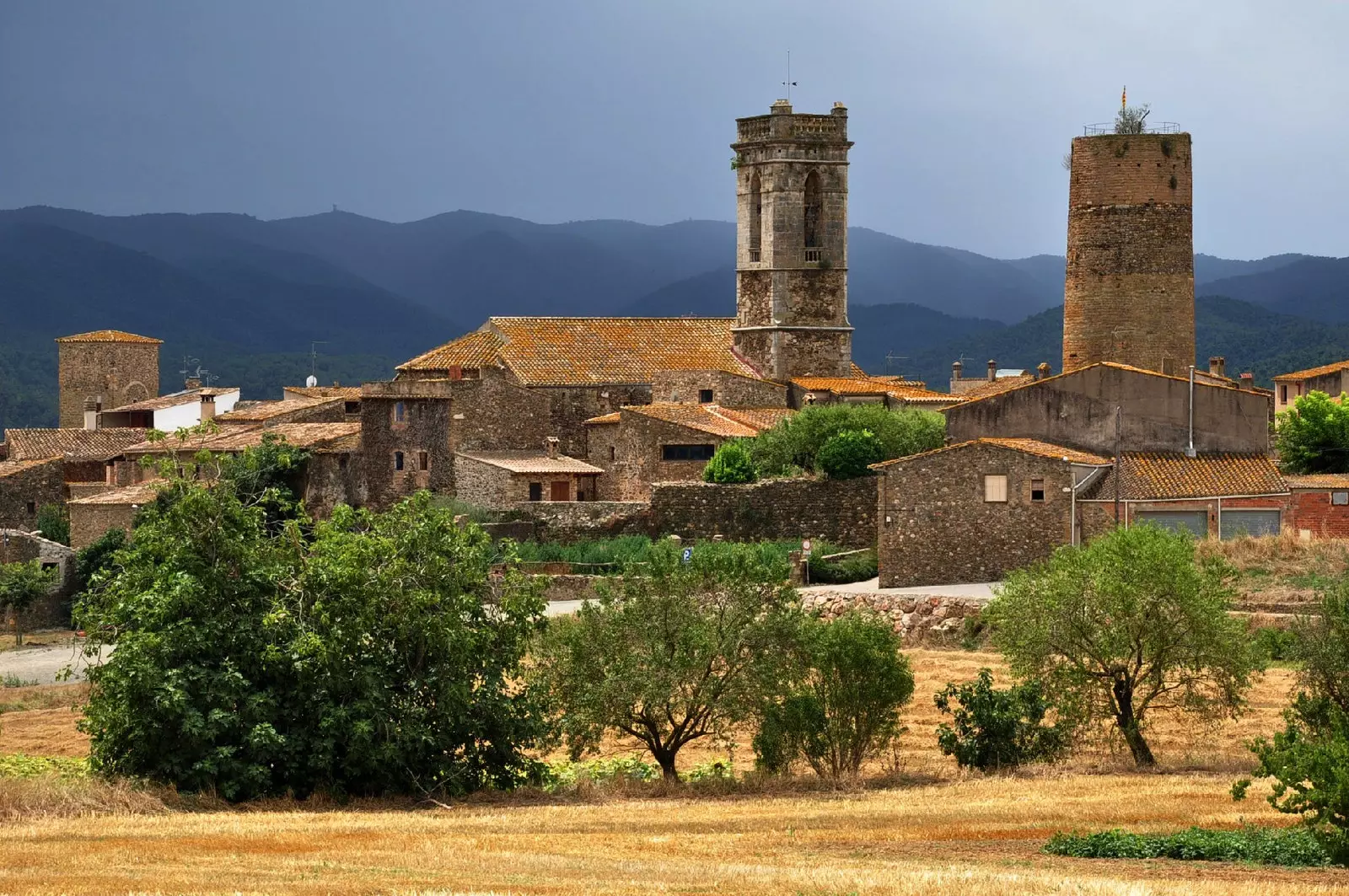 Cruïlles Monells ja Sant Sadurní de l'Heura