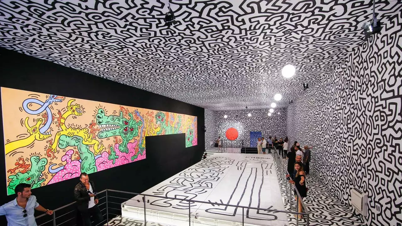 Keith Haring erweidert zu La Nave Salinas de Ibiza