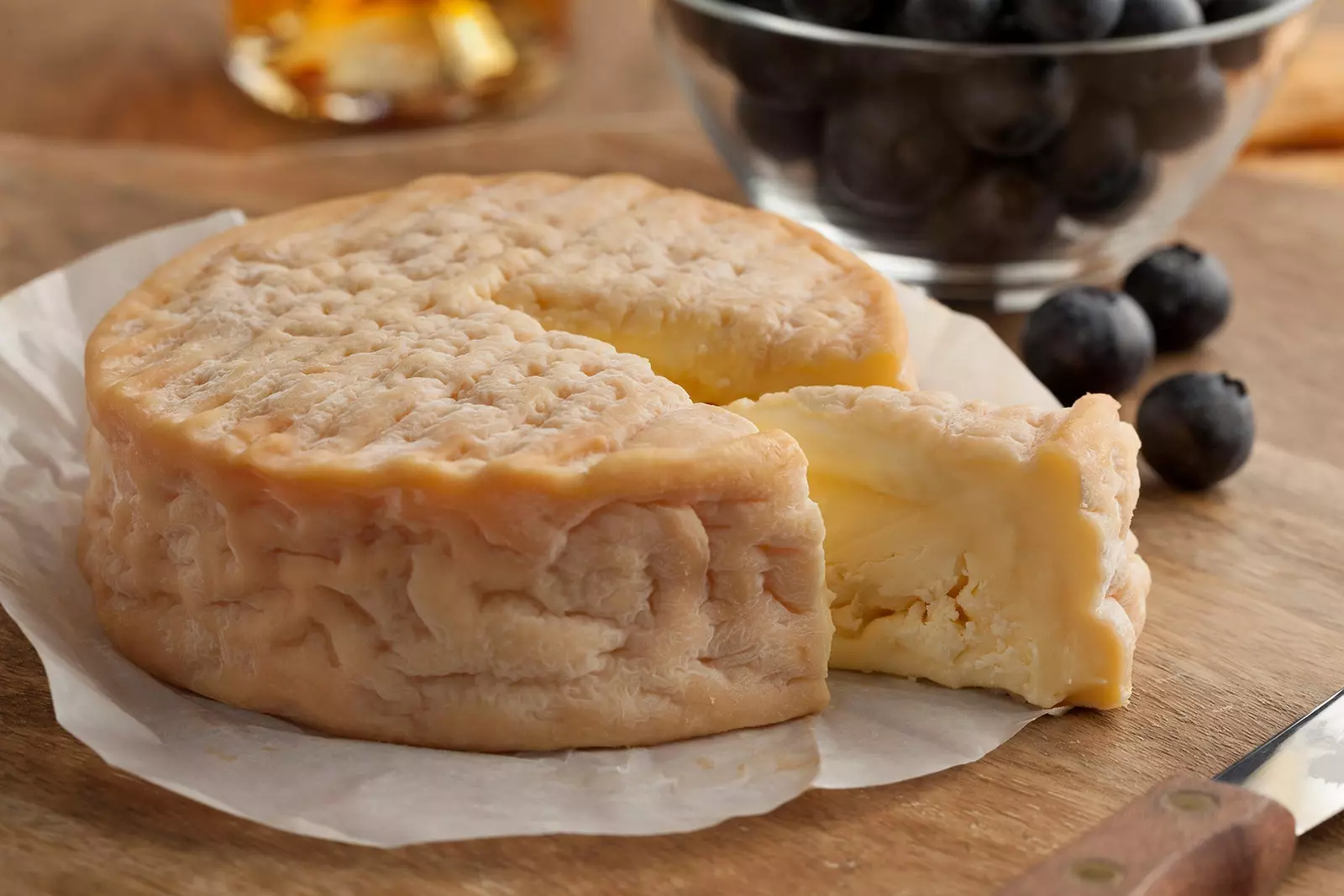 Époisses, один из сезонных продуктов La Quesería.