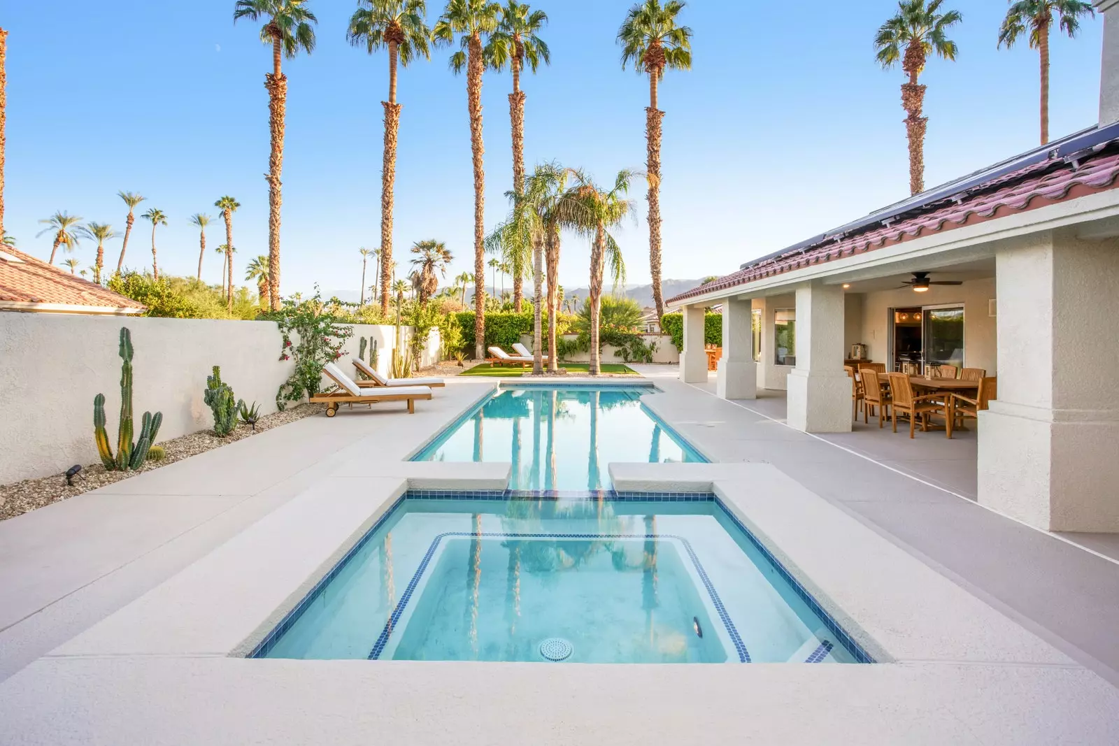 A deslumbrante piscina do Rancho Mirage.