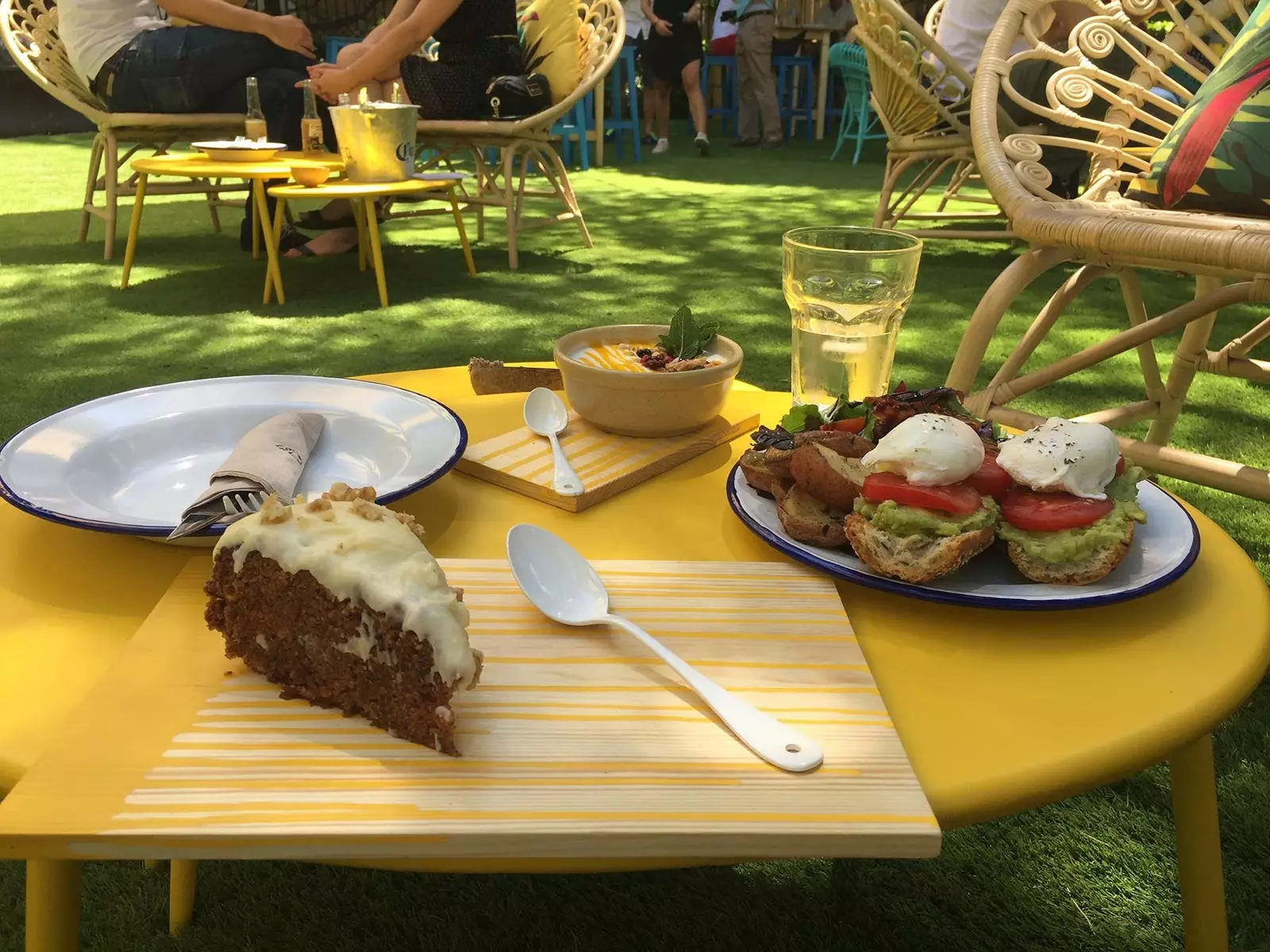 Casa Corona, ovvero il brunch tropicale in un giardino effimero a Madrid 18293_1