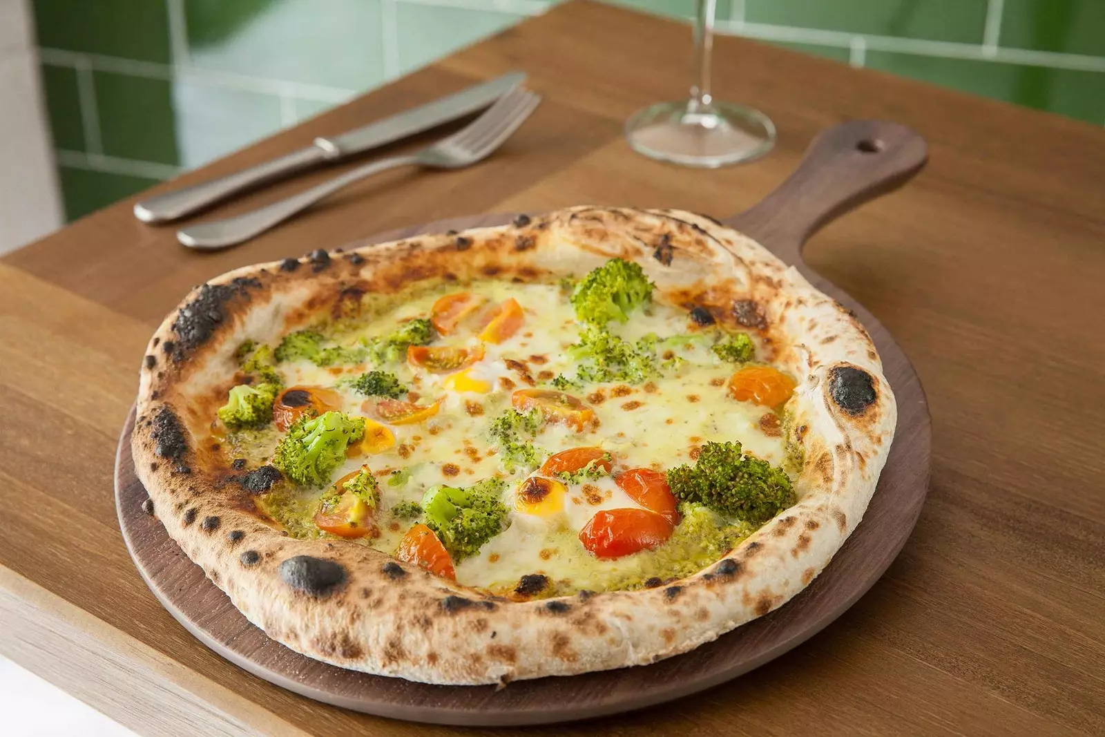 Pizzeria Rurale traditionell degpizza kan också vara mycket modern