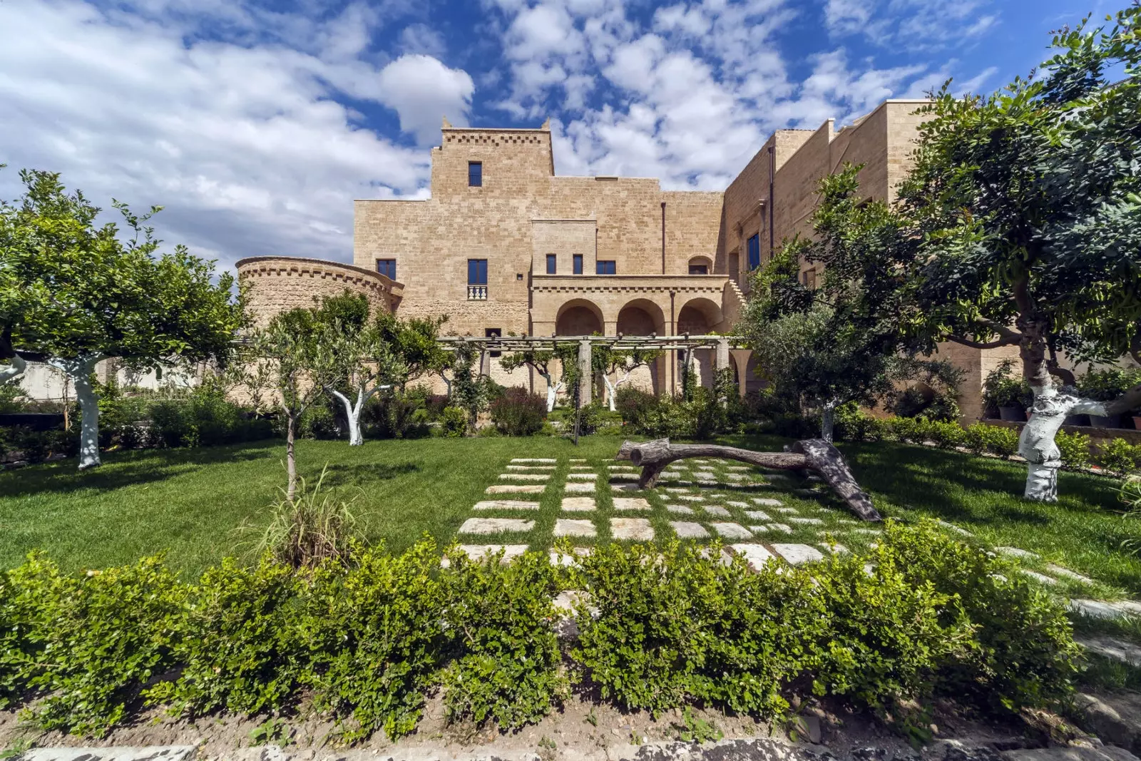 Αυτή ήταν η ανακαίνιση του Castello di Ugento στην Ιταλία.