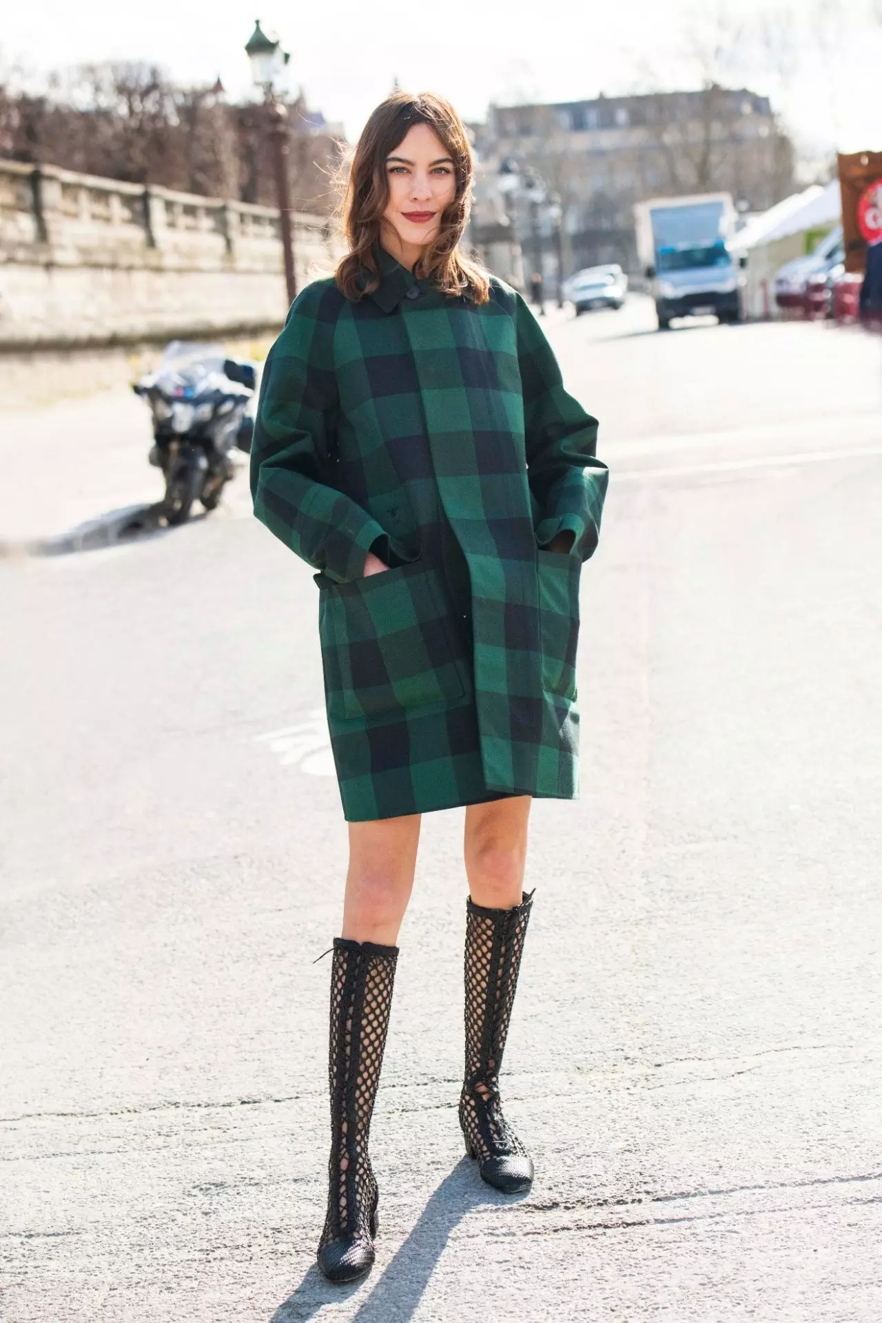 Alexa Chung di Paris Fashion Week