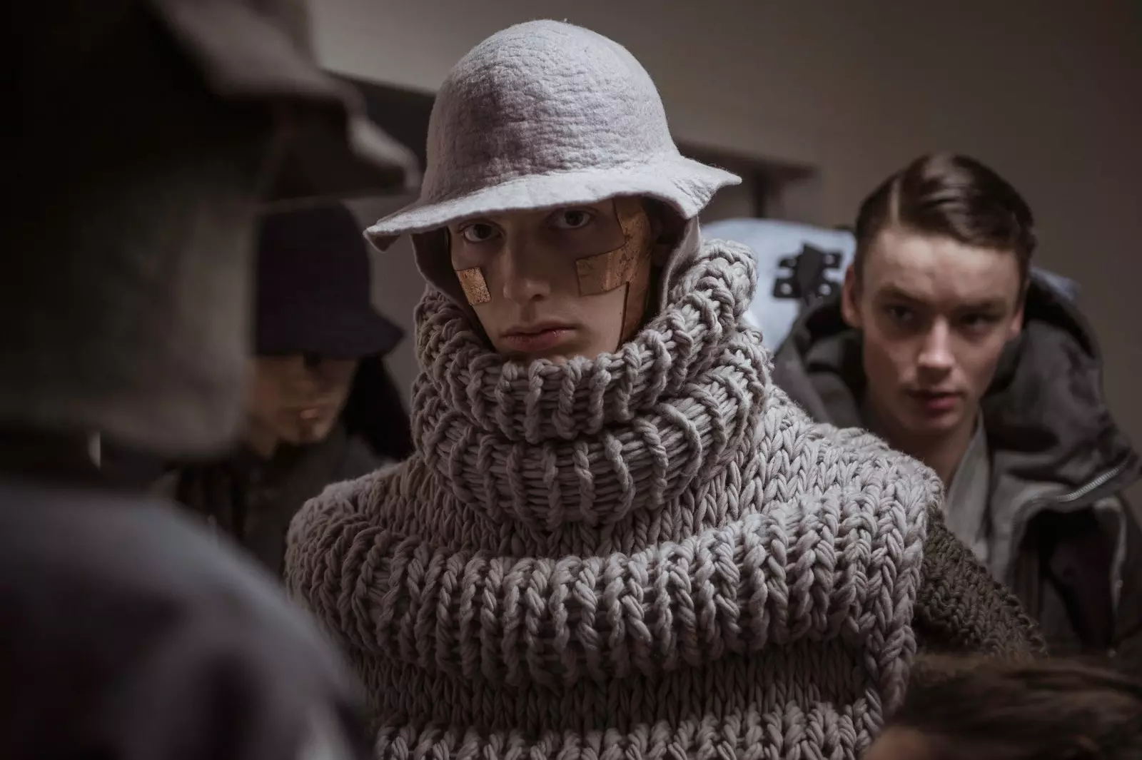 Backstage på Menswear FallWinter 20192020-mässan i Paris