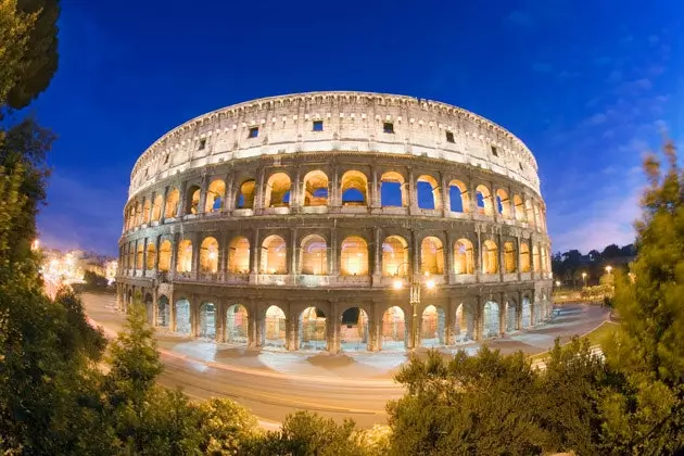 A galamb, aki le akarta bontani a Colosseumot