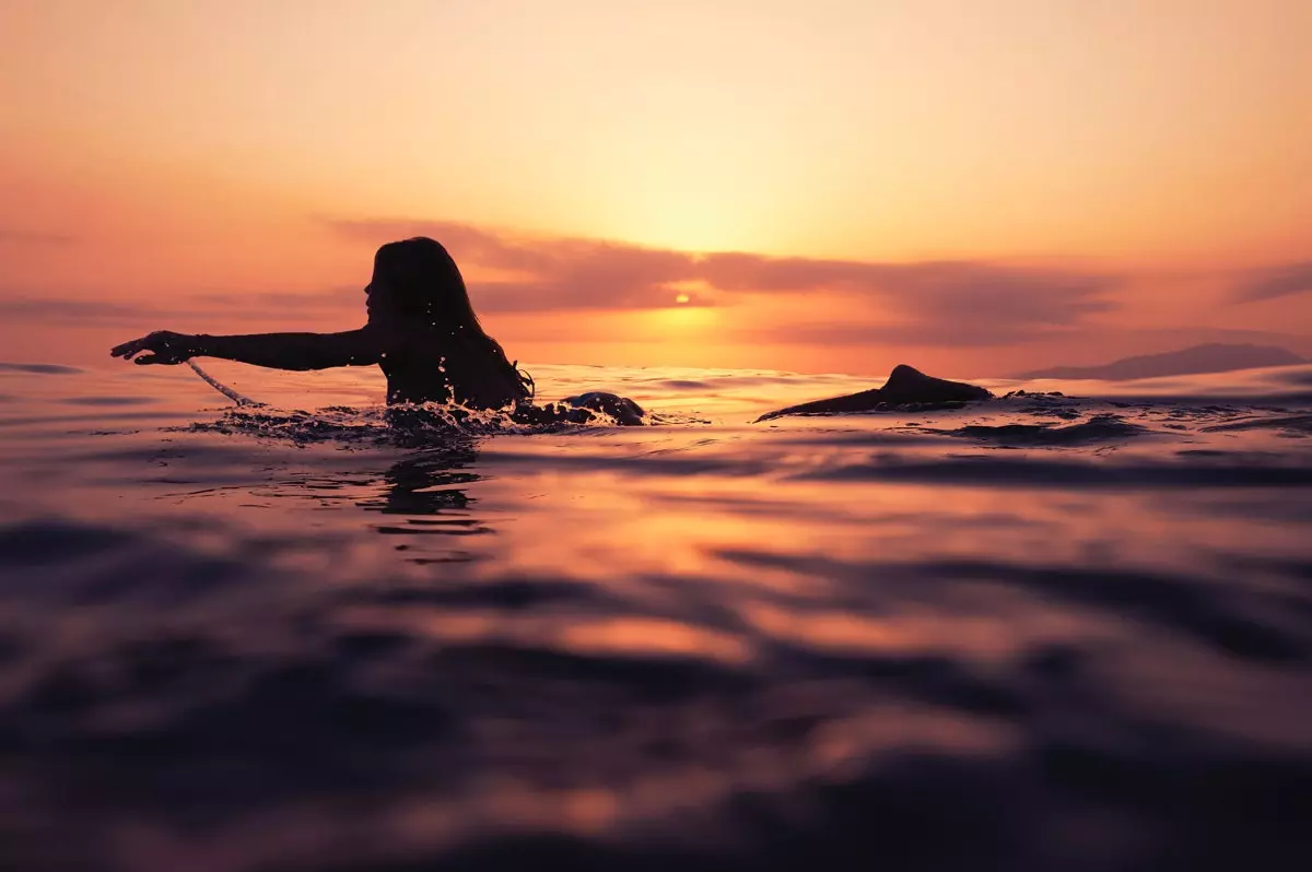 Cele mai bune tabere de surf pentru a începe în valuri