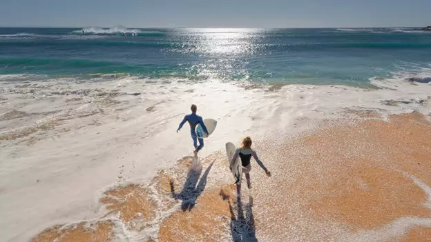 Sporti dimëror në Spanjë është surfimi: ku janë dallgët më të mira