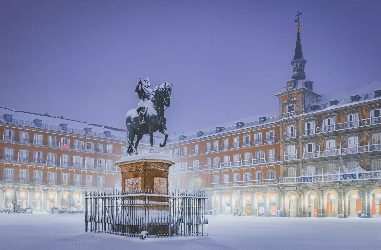 Plaza Mayor à Madrid après les chutes de neige de Filomena