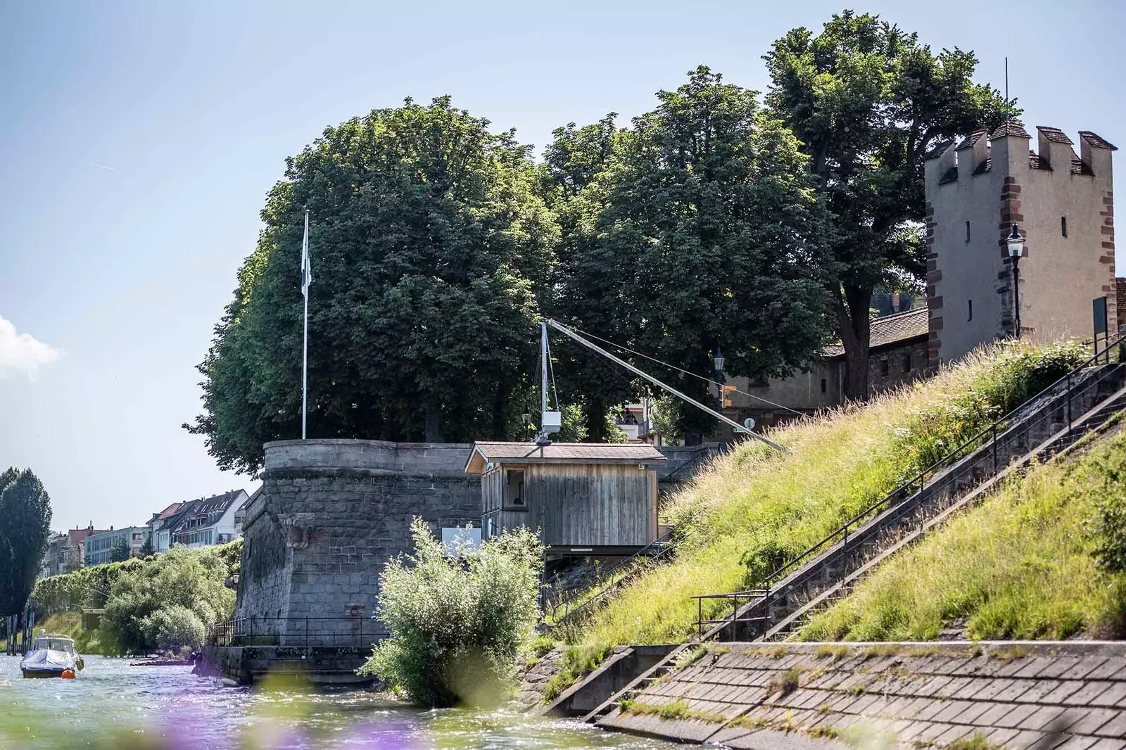 Piemēram, jūs gulēsit šajā mazajā mājā, kas parasti ir slēgta sabiedrībai