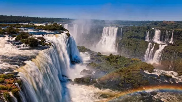 Brasilien 2014: 8 Destinatiounen tëscht dem Gol an dem Eelefmeter ze trëppelen