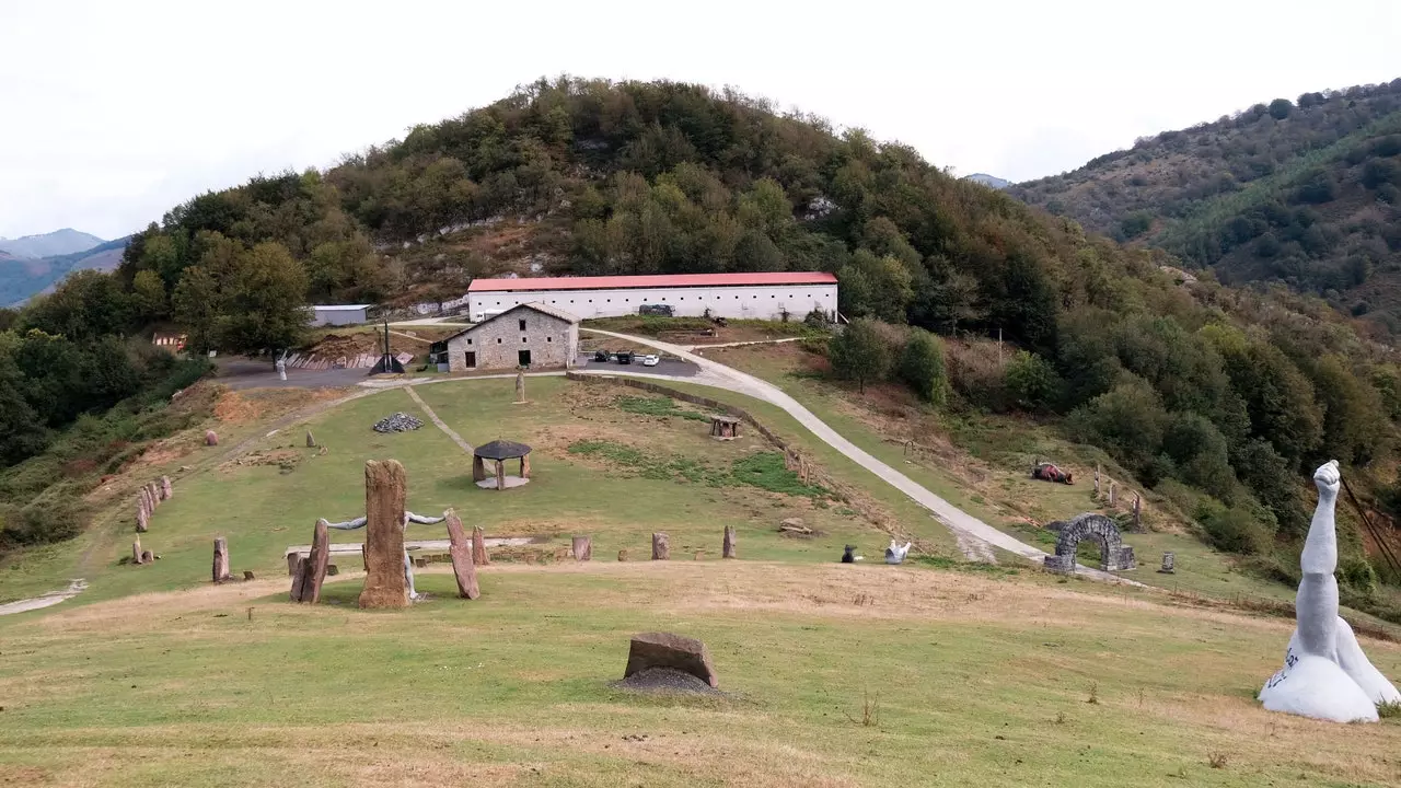 Peru Harri, Navarra'daki taşa haraç