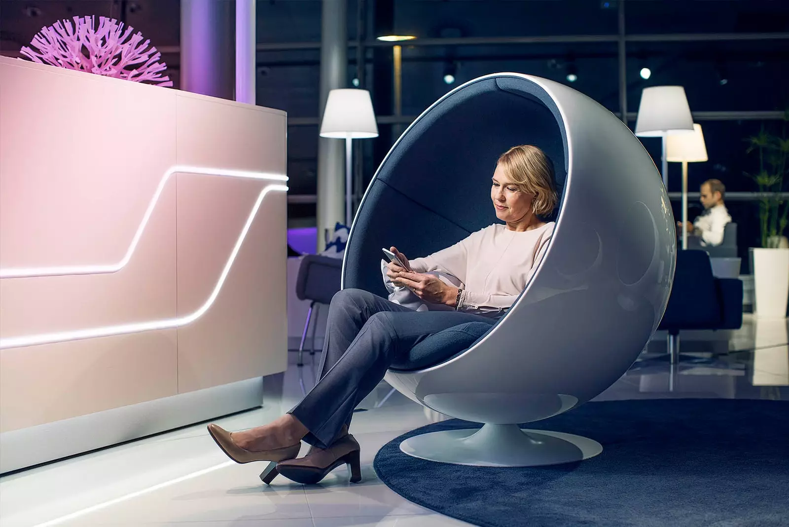 Desain sirip yang terkenal sangat hadir di lounge Finnair