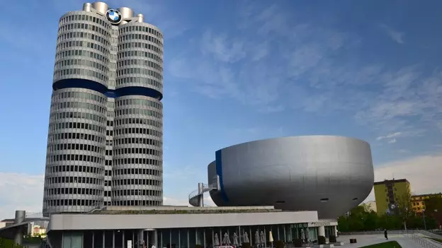 Cool Musée: BMW, och wann Dir net gär Autoen