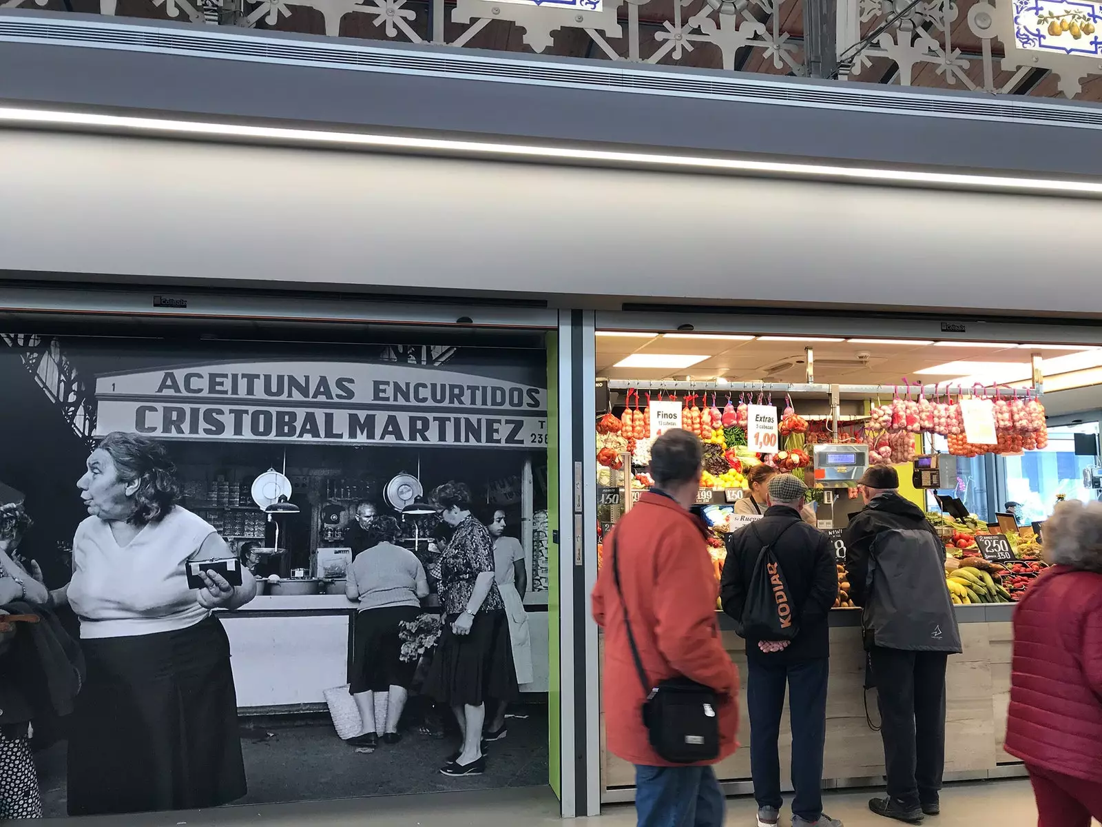 Det gamle og det nye centrale marked i Zaragoza