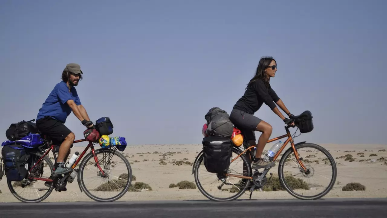 Det här paret berättar för oss hur det är att resa i Afrika på cykel