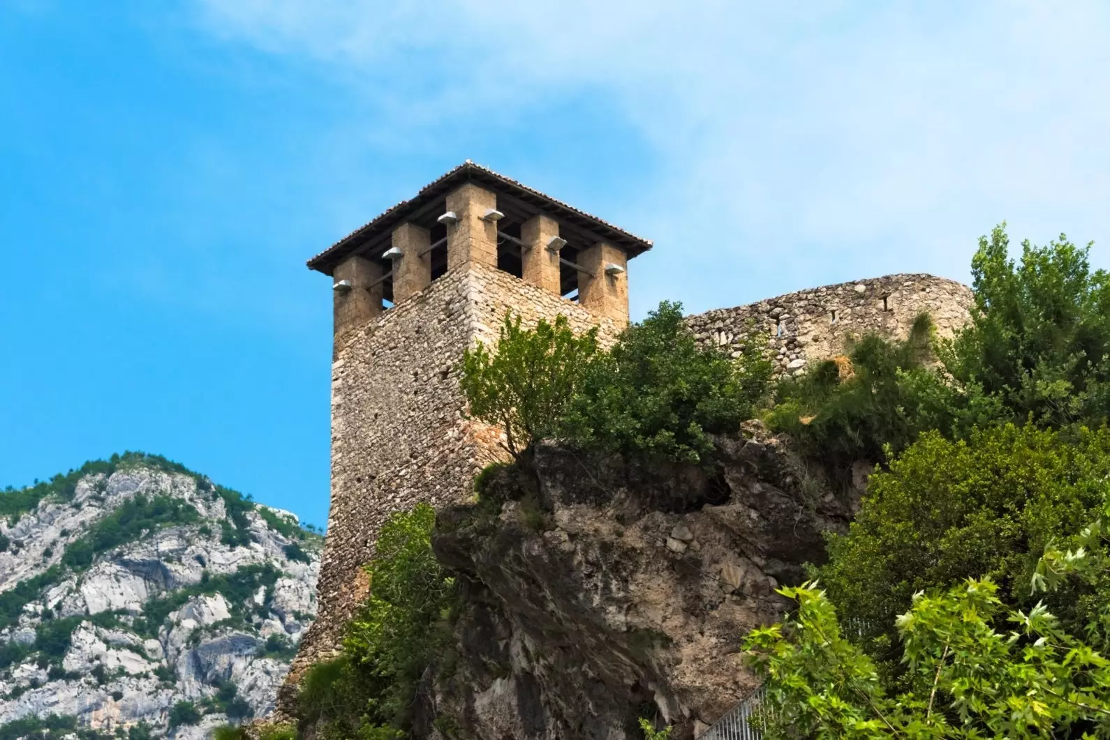 Stari preostali toranj dvorca Skandeberg