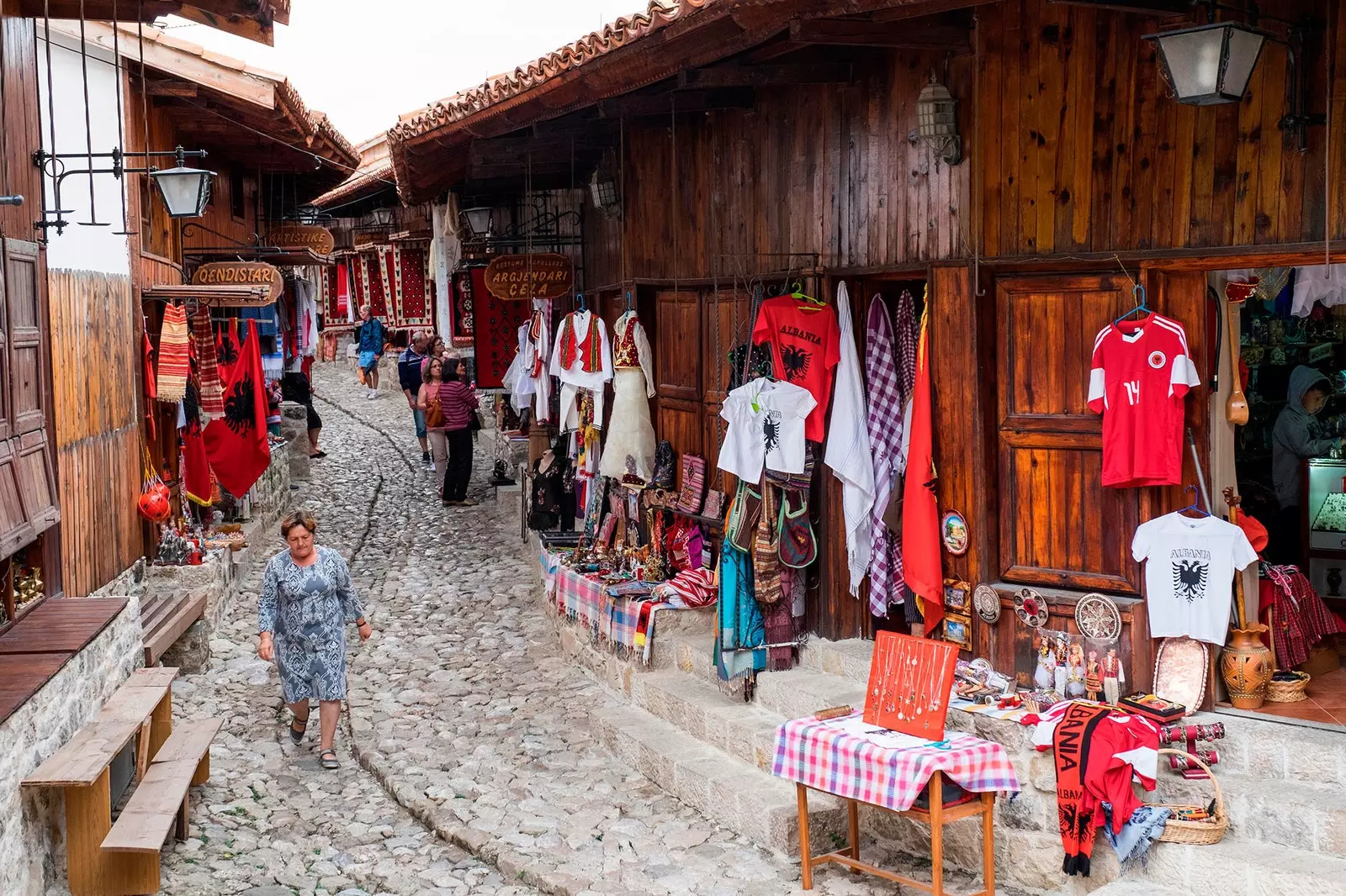 Tani pazari i Krujës është më shumë një përmbledhje suveniresh 'made in China'