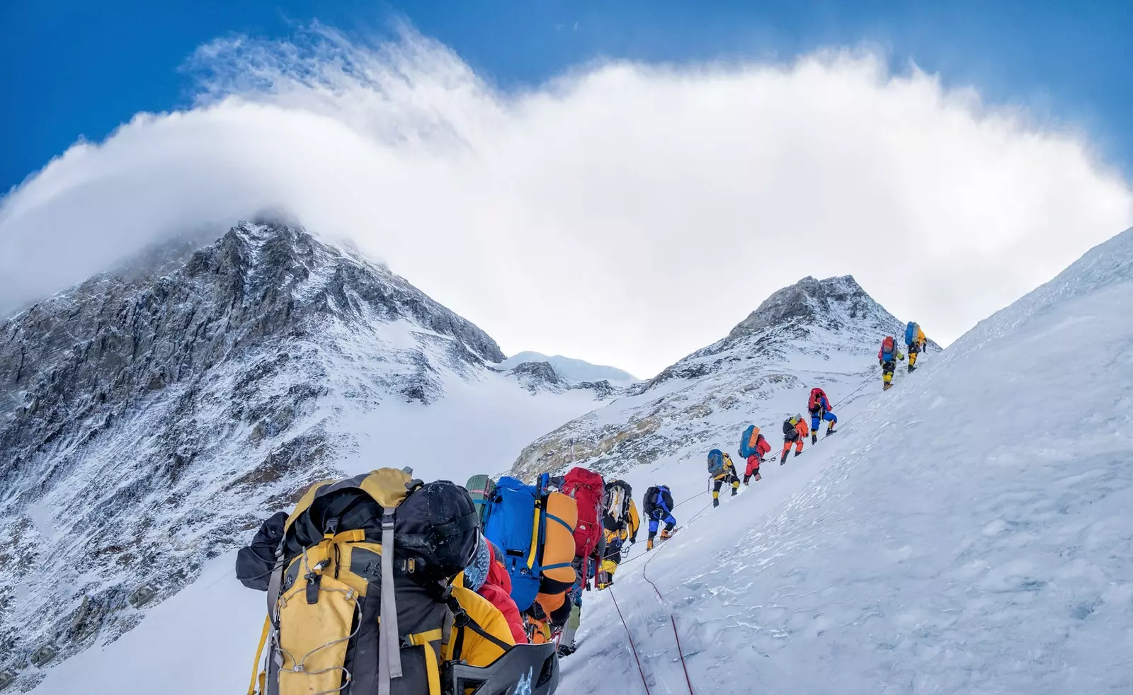 Das virale Bild des Jahres auf dem Gipfel des Everest hat eine große Lüge verbreitet