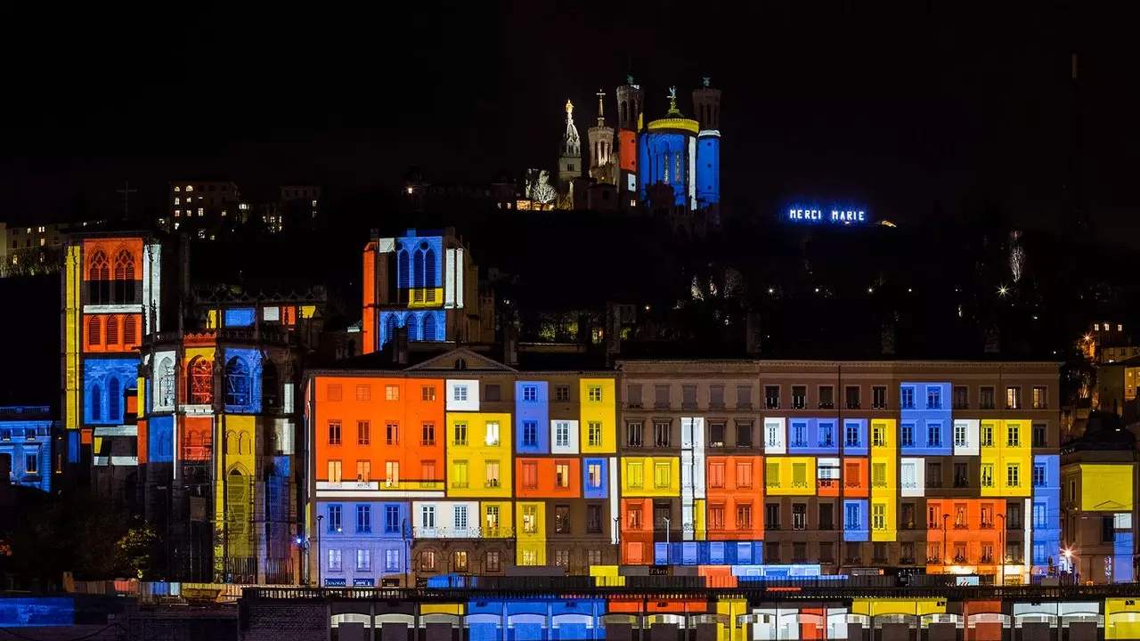 Lyon mai strălucitor ca niciodată: începe Festivalul Luminilor