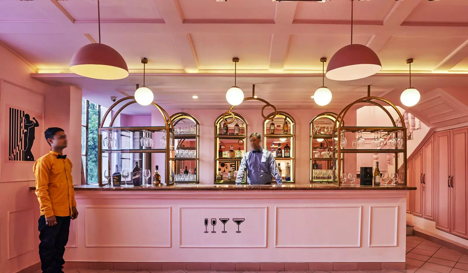 Er det en Wes Anderson-hotellobby, det er ikke baren på Pink Zebra.