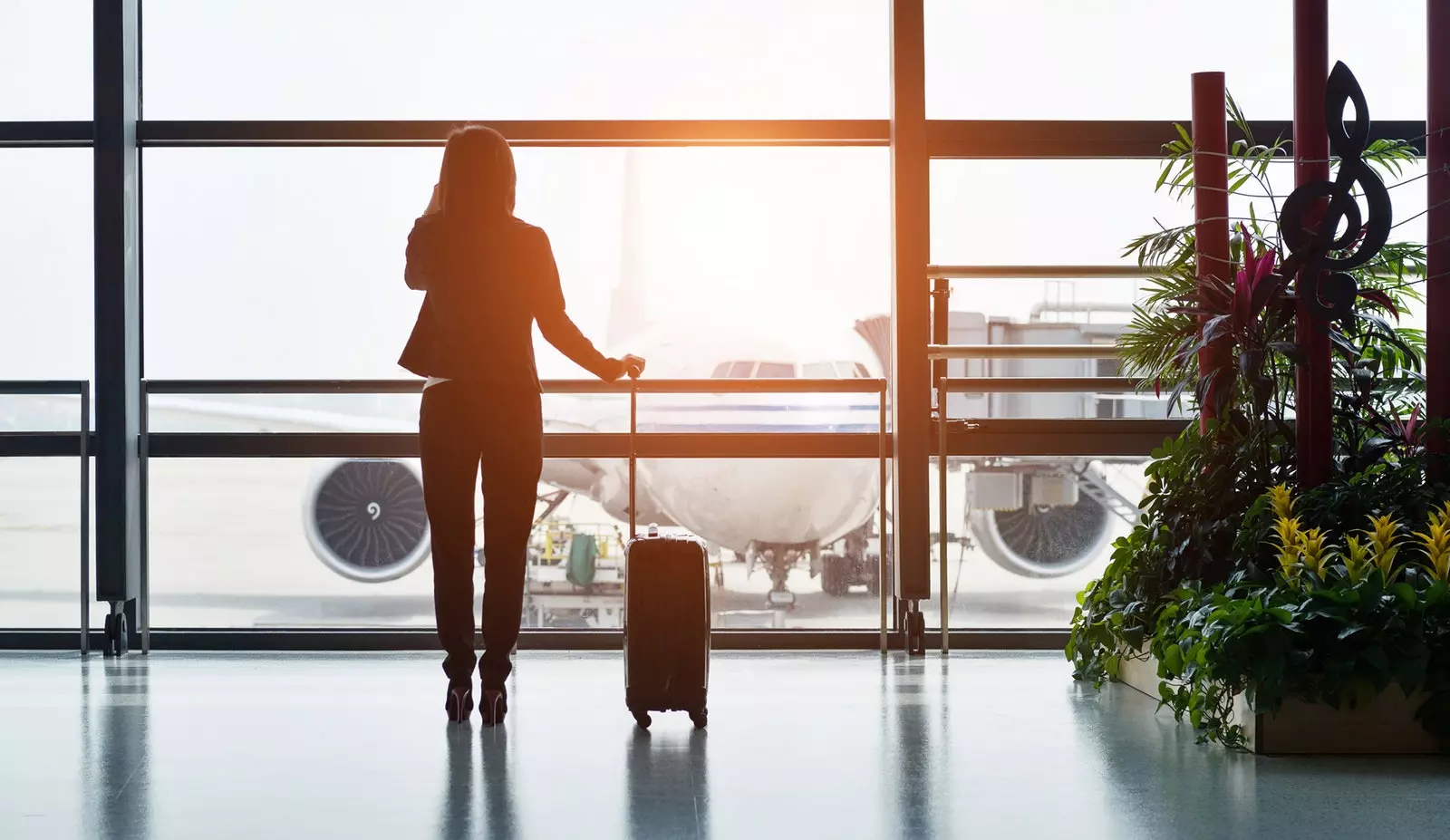 femme à l'aéroport