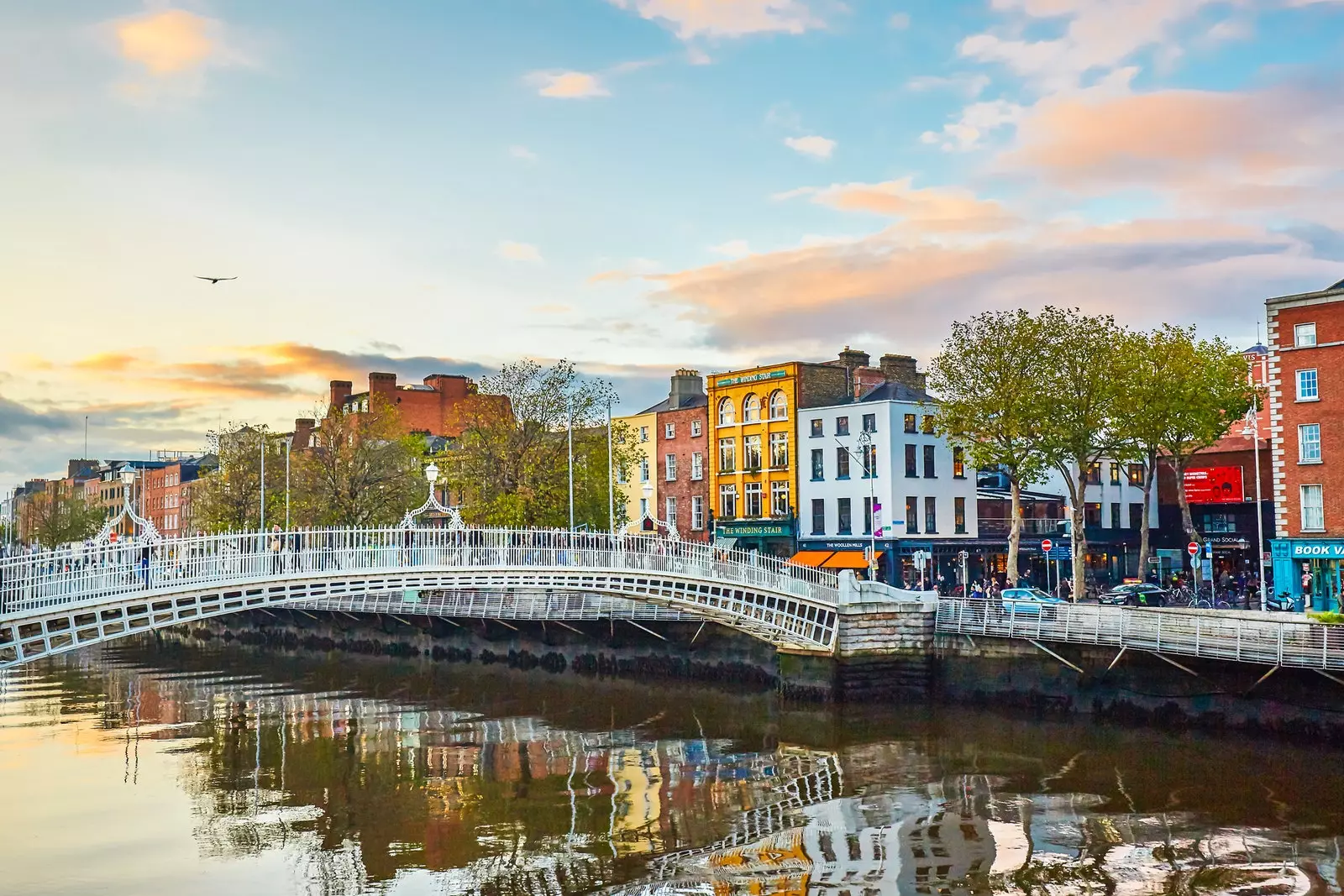 Daftari ya kusafiri Dublin au picha ya mji mkuu wenye nywele nyekundu