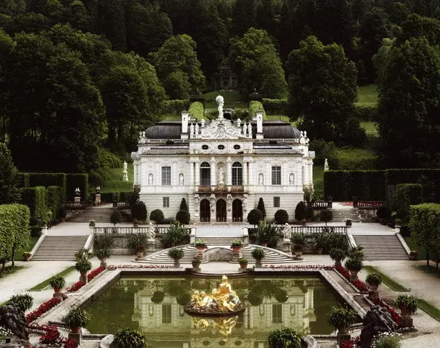 Zámok Linderhof plus Blázon Ľudovíta II