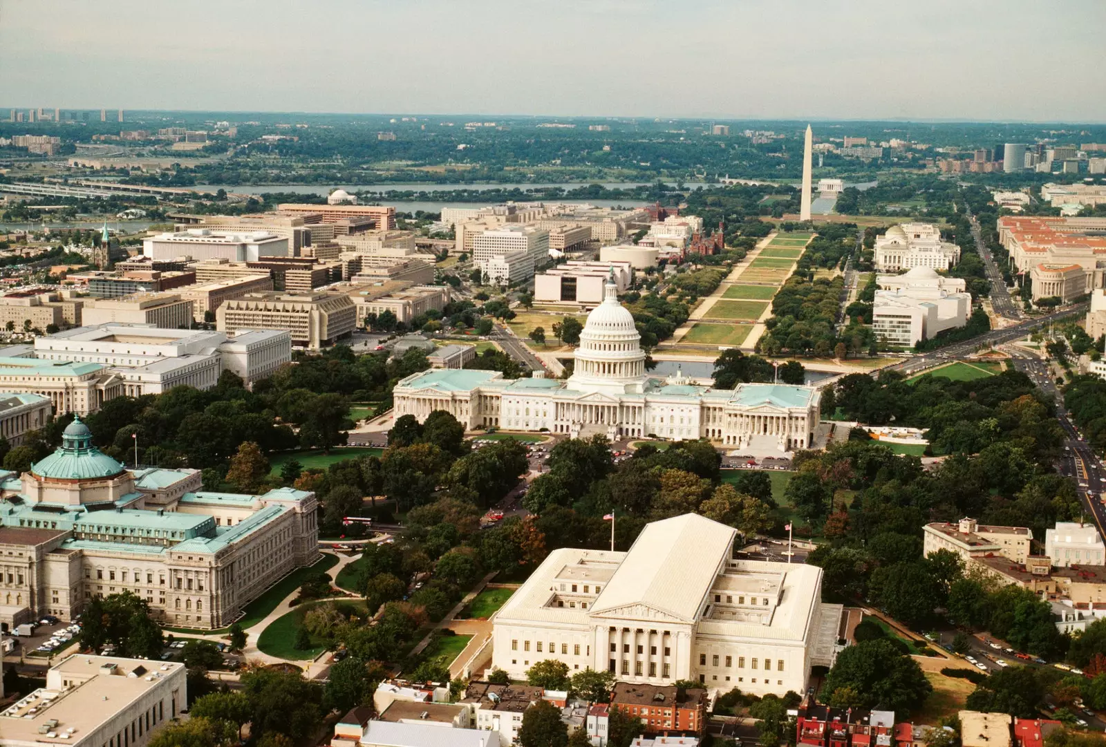 I Washington er der alle de organismer, der er artikuleret omkring parlamentet og Det Hvide Hus.