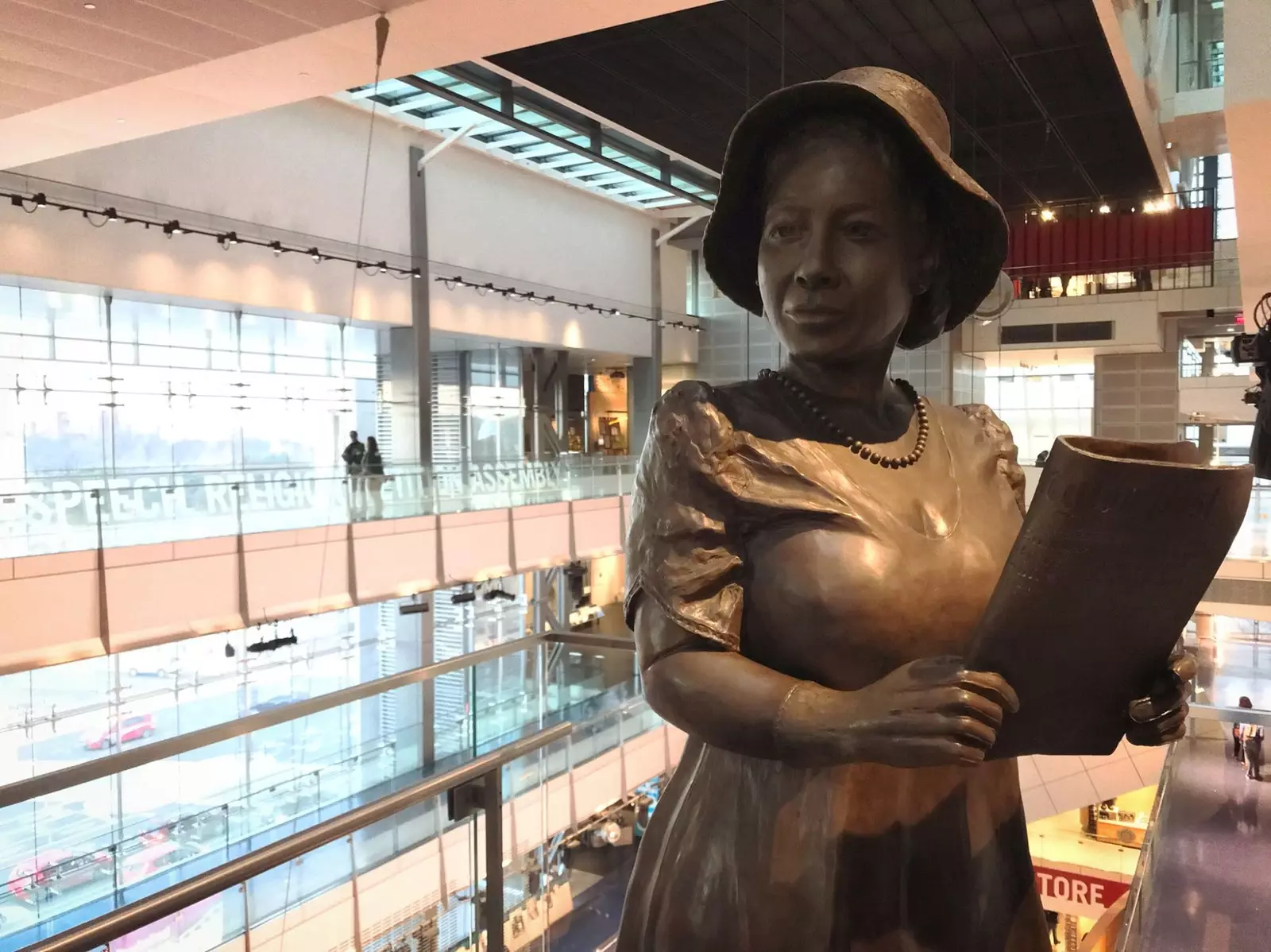 Statue d'Alice Allison Dunnigan, la première femme afro-américaine à recevoir des lettres de presse pour couvrir la Chambre...