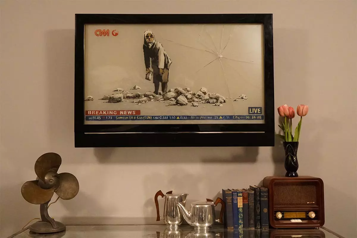 Banksy hap një hotel në Betlehem me pamje nga muri midis Izraelit dhe Bregut Perëndimor