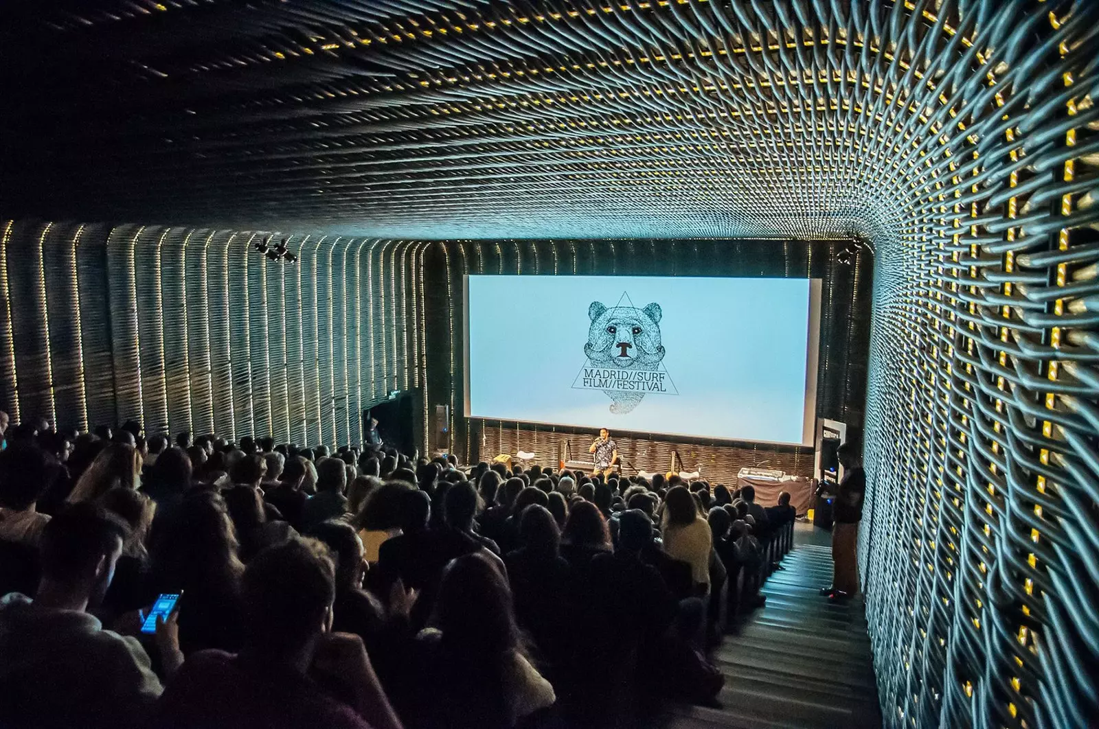 O interior da cinoteca durante o festival