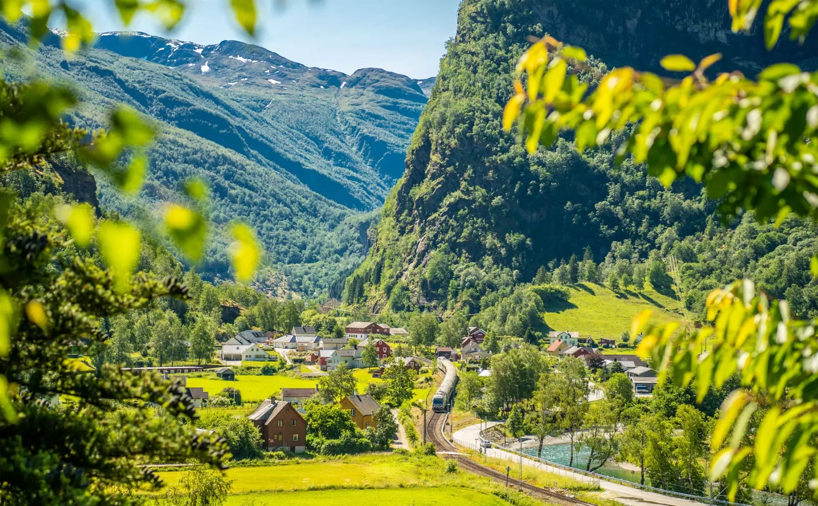 Flamsbana vårlandskap.