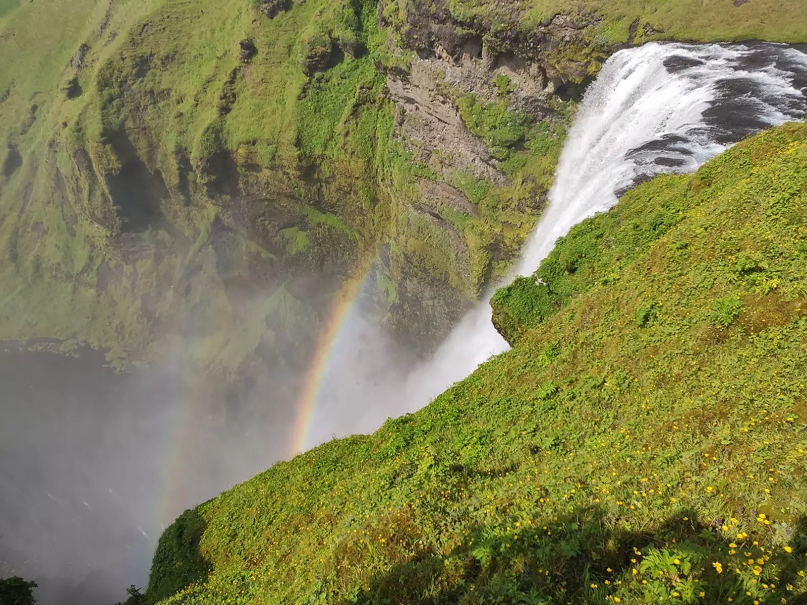 Islandský vodopád Skógafoss