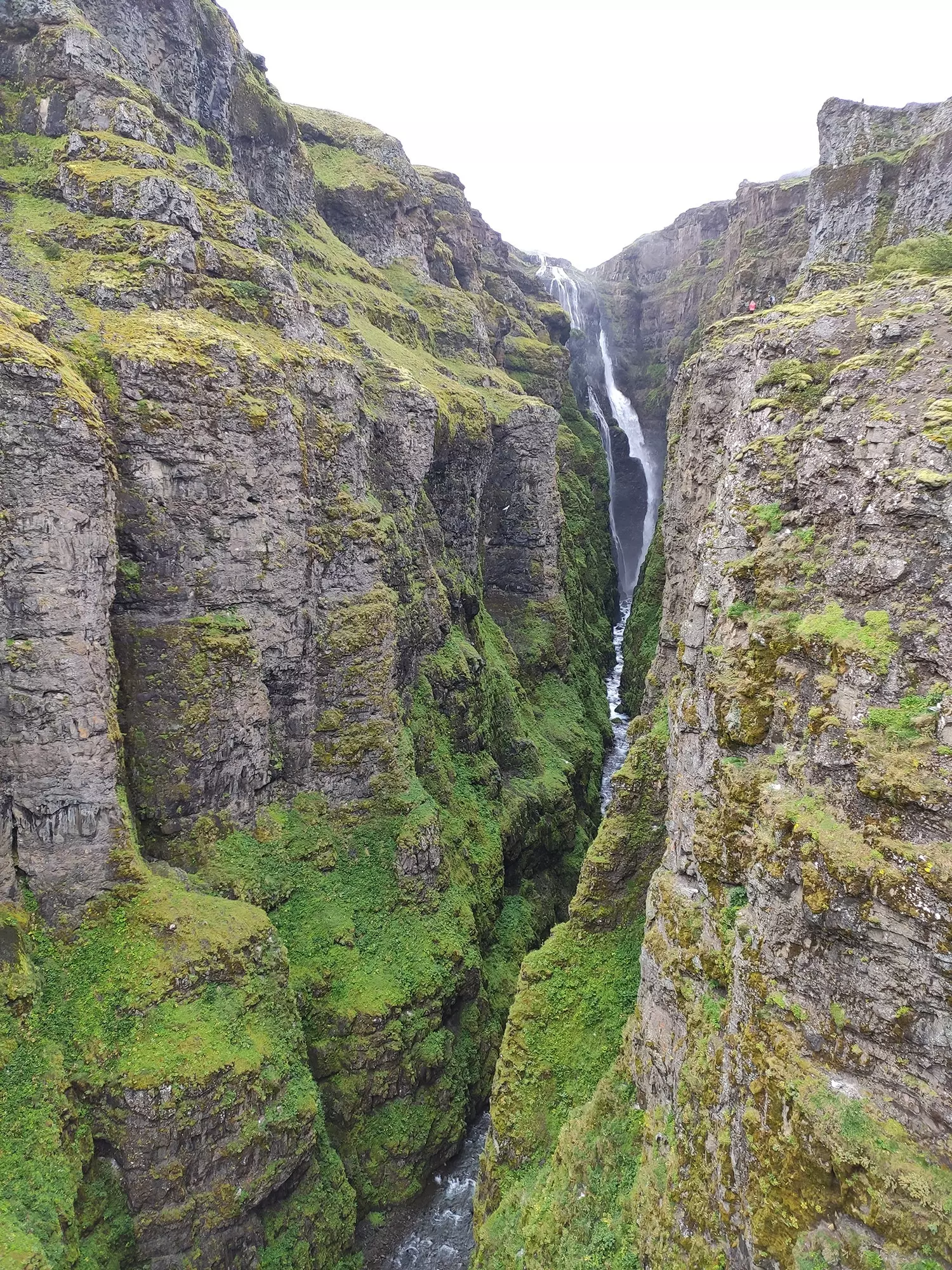 Glymur şəlaləsi İslandiya