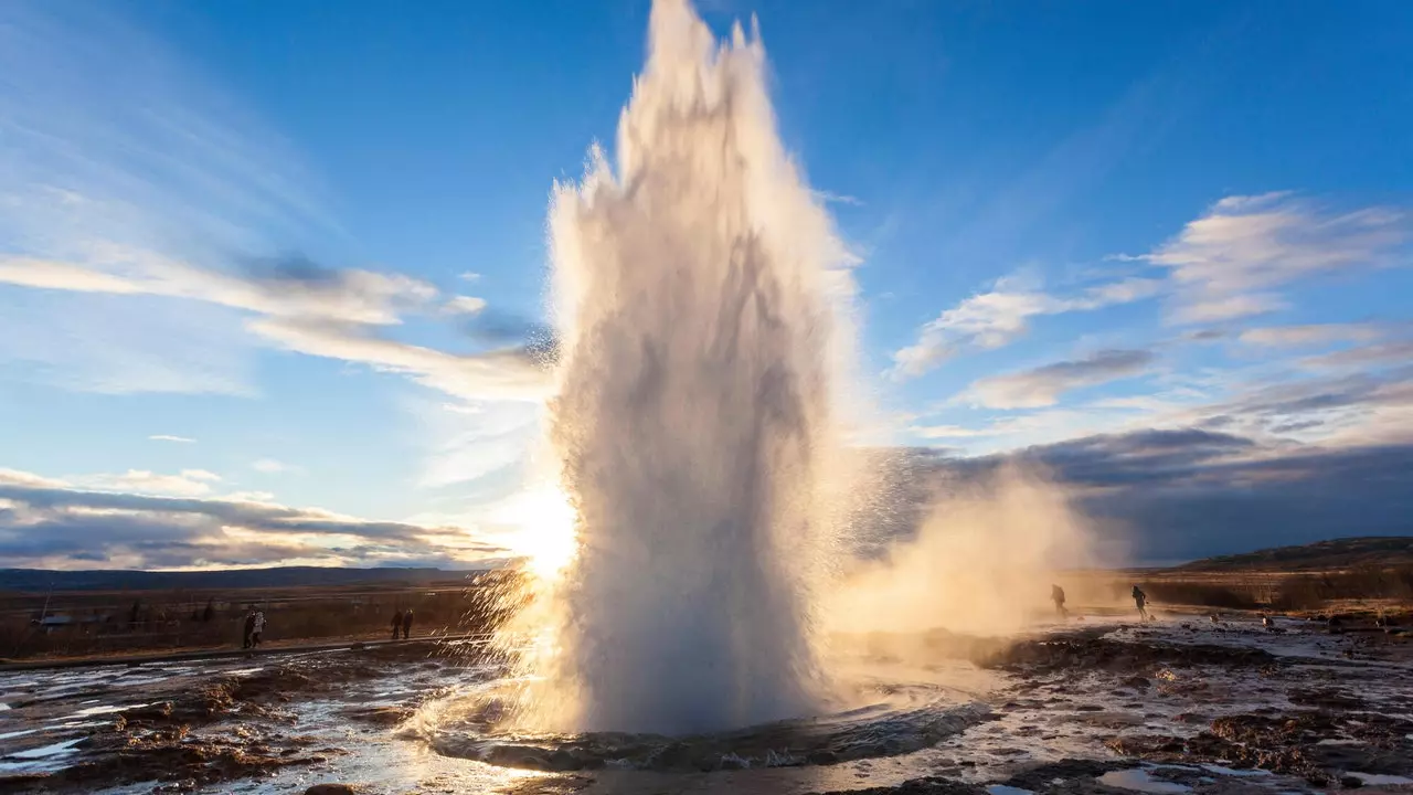 Mzunguko wa Dhahabu: historia, maporomoko ya maji na gia huko Iceland