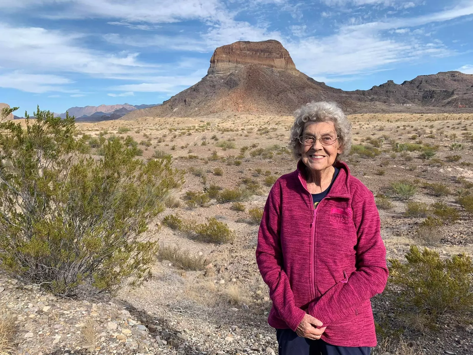 Joy vide per la prima volta una montagna all'età di 85 anni