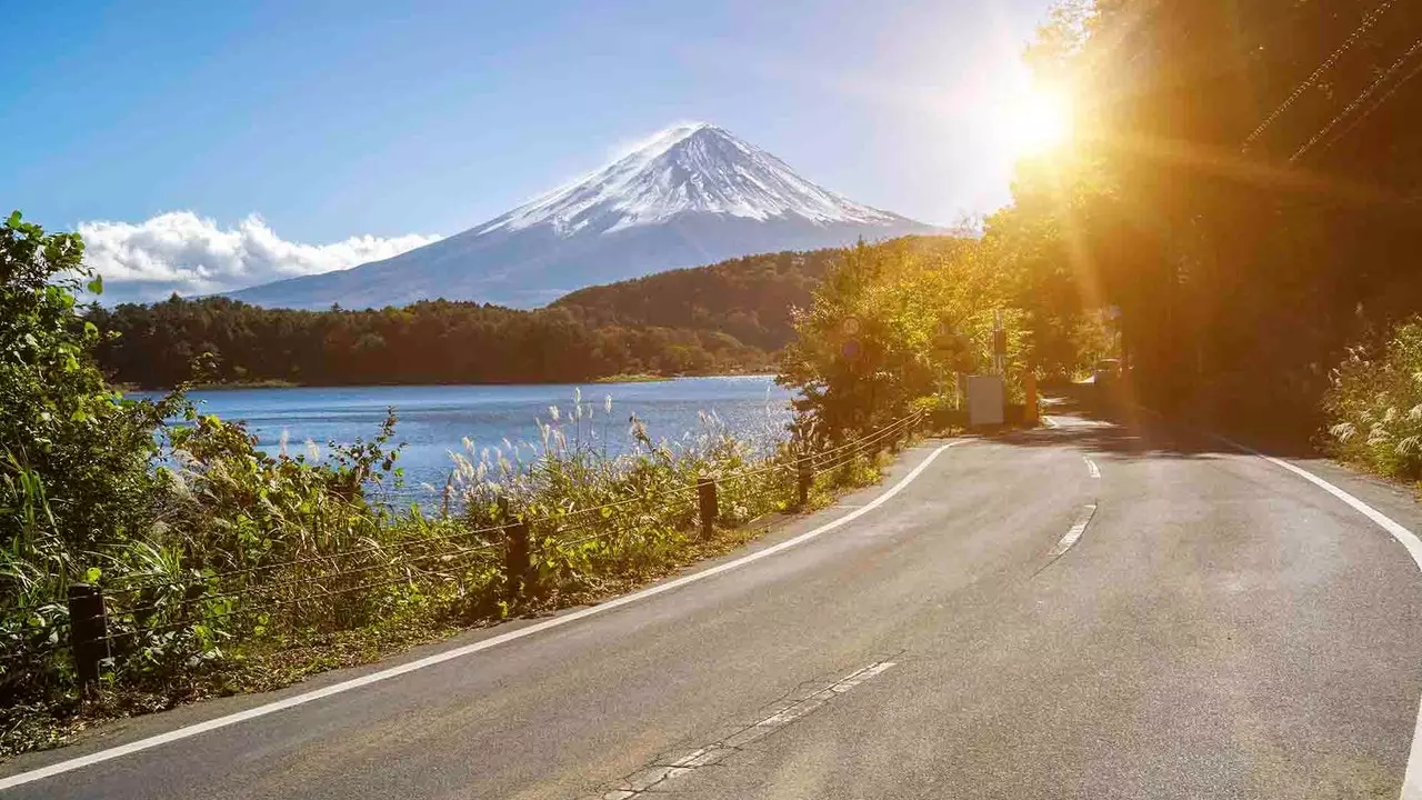 車で行く日本：日出ずる国に戻ったときの究極の体験