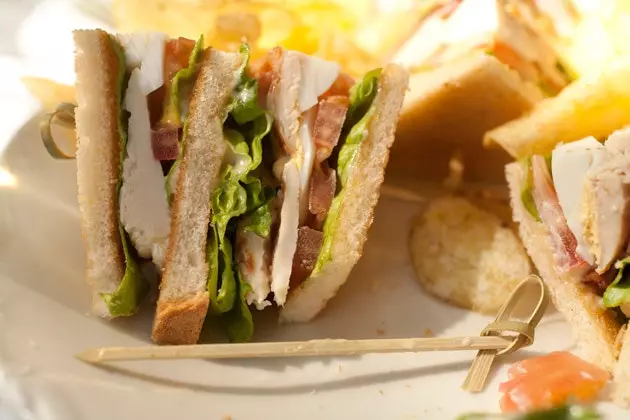 Club Sandwich clasaiceach bunúsach