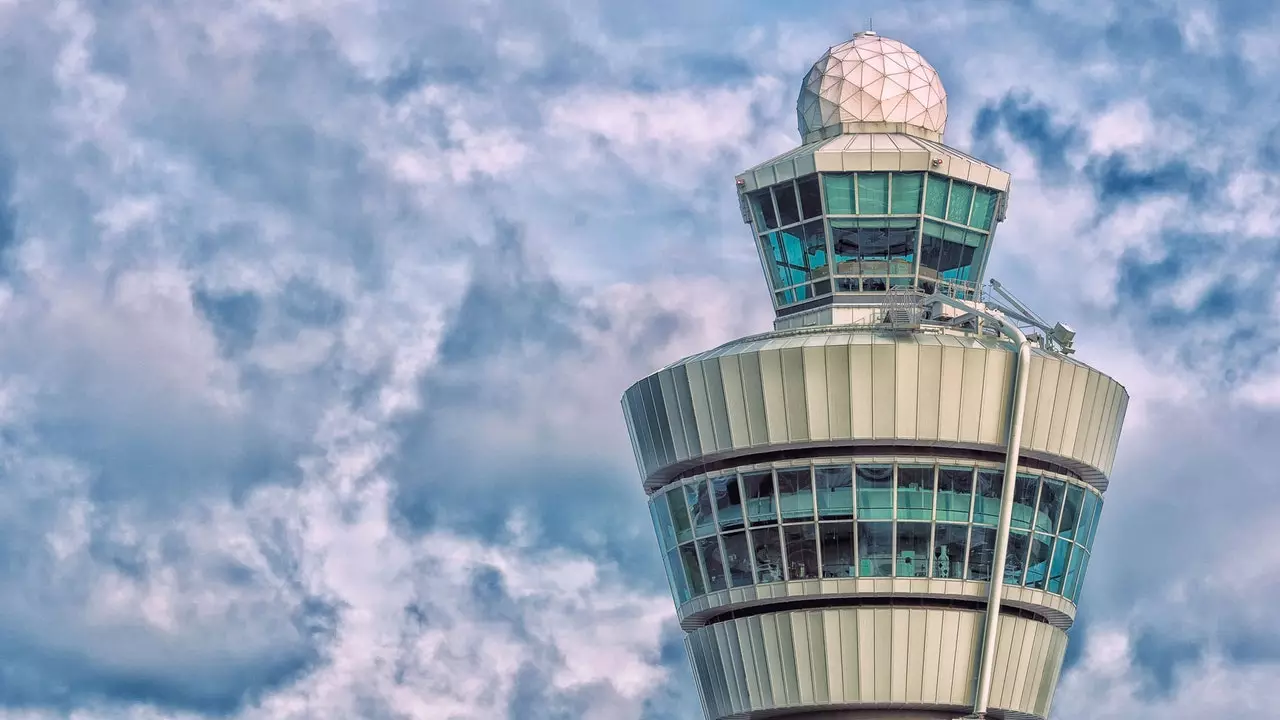 Air traffic controllers: everything you always wanted to know and never dared to ask