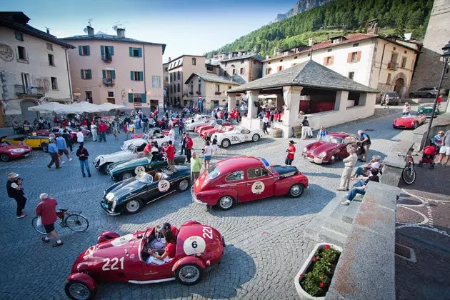 Arribada de la primera etapa a la Plaça de Kerch a Bormio