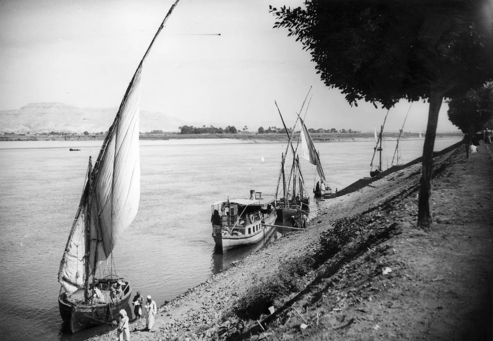 Menyeberangi Sungai Nil di Dahabiya