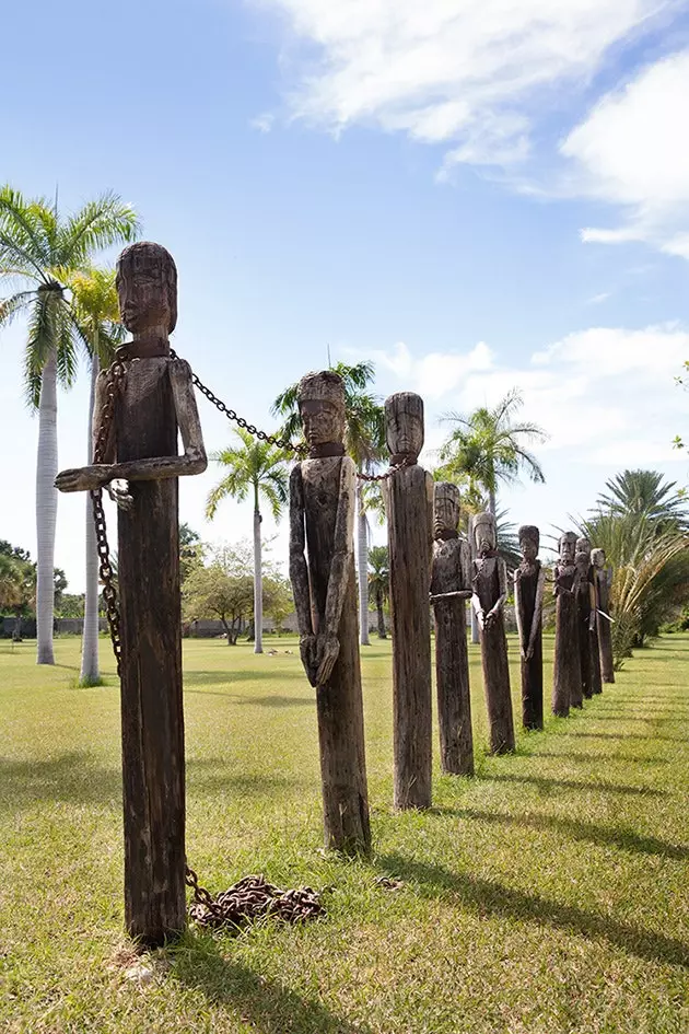 Homenagem aos escravos no Moulin Sur Mer