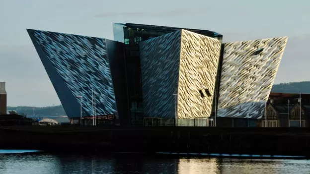 Belfast vergiess d'Vergaangenheet an ëmfaasst den Tourismus